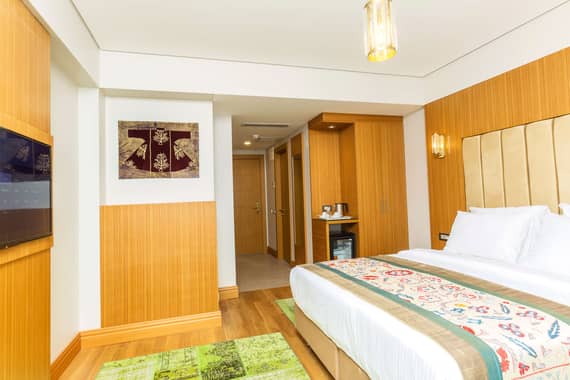 Obelisk Hotel & Suites